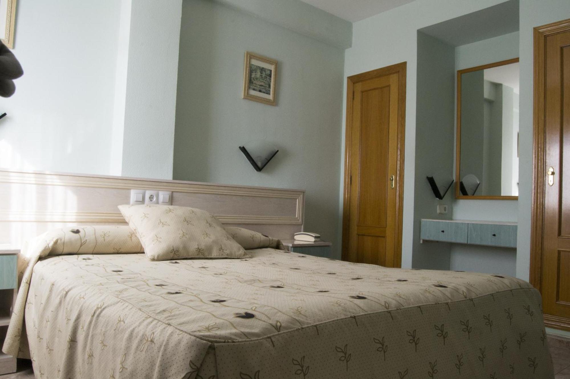 Hotel Rausan Alfajarín Zimmer foto