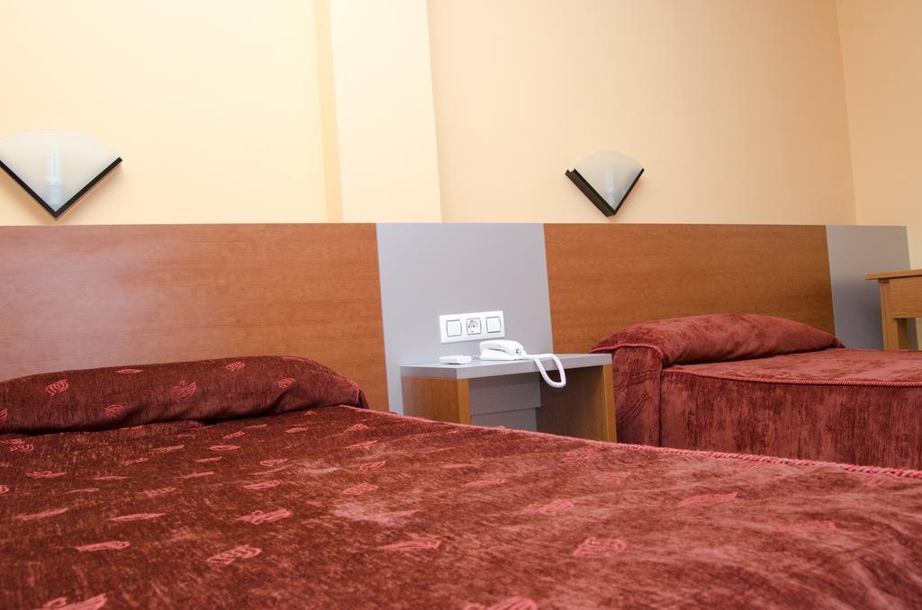 Hotel Rausan Alfajarín Zimmer foto
