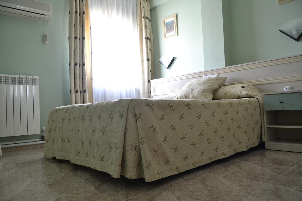 Hotel Rausan Alfajarín Zimmer foto